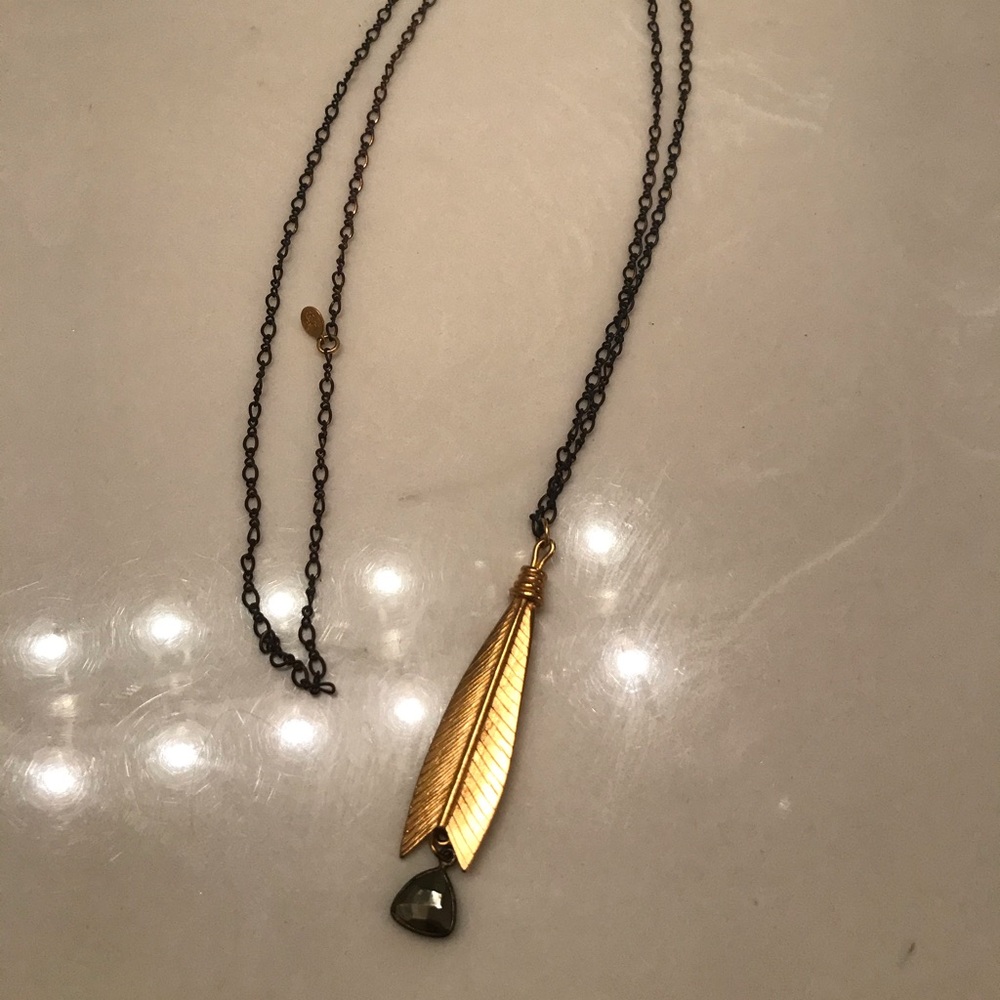 Gold feather tail long necklace
